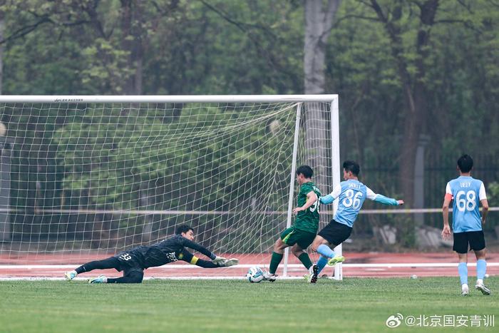 职业足球联赛各队角逐局面扑朔迷离的简单介绍 职业足球联赛各队角逐局面扑朔迷离的简单介绍