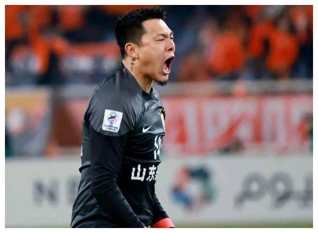 爱游戏体育链接-战场上的精英球员在比赛中展现无畏勇气(战场上的精英球员在比赛中展现无畏勇气英语)