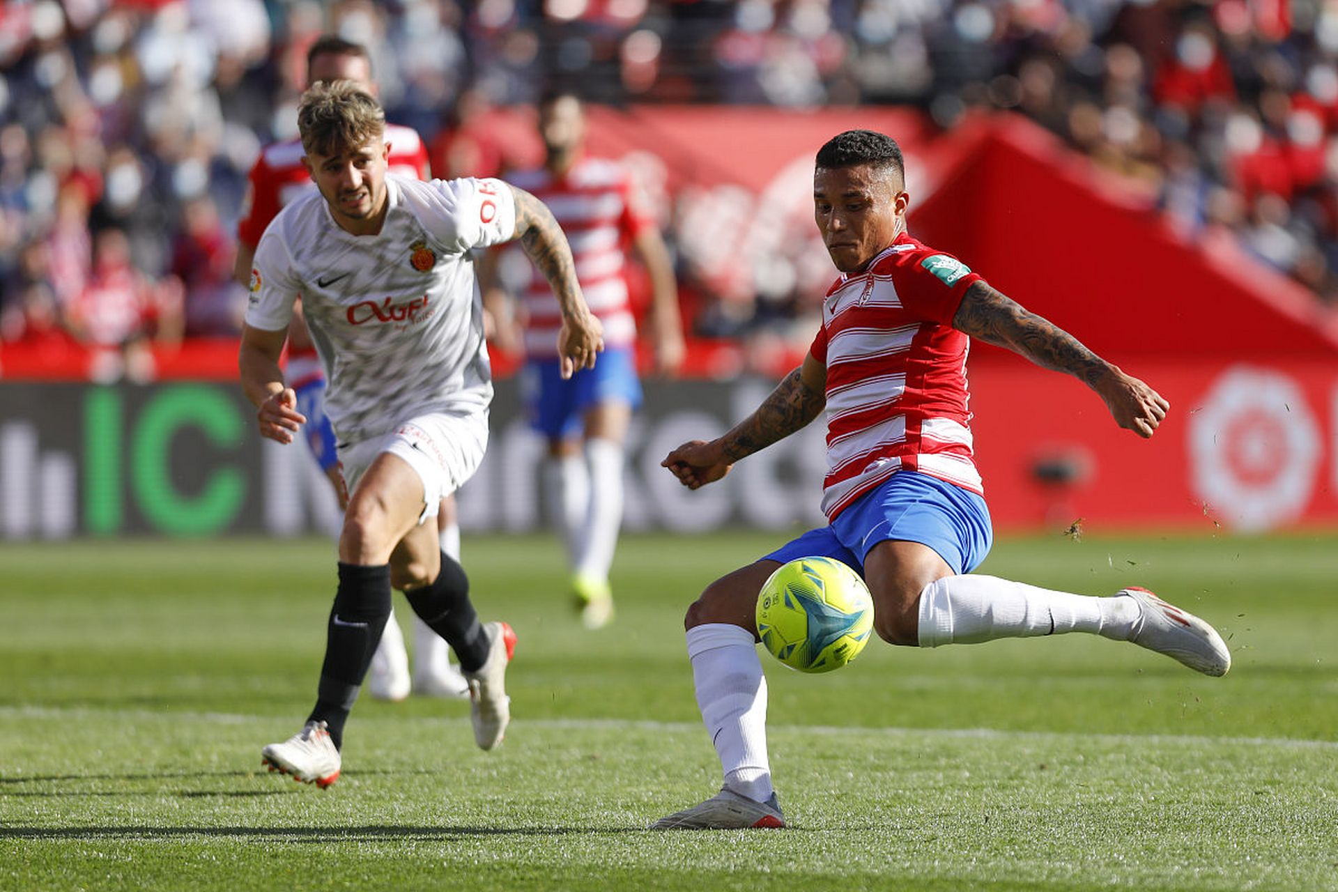 比利亚雷亚尔客场打平,保持稳定表现 比利亚雷亚尔客场打平,保持稳定表现