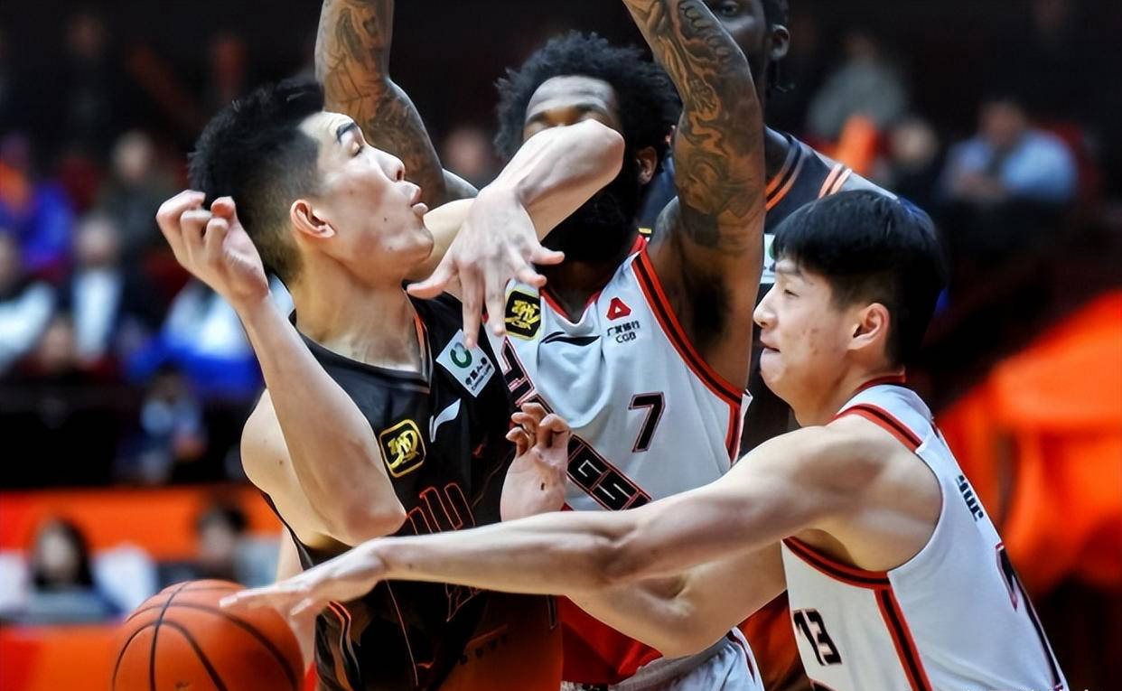 北京首钢与山东男篮上演对决 北京首钢与山东男篮上演对决