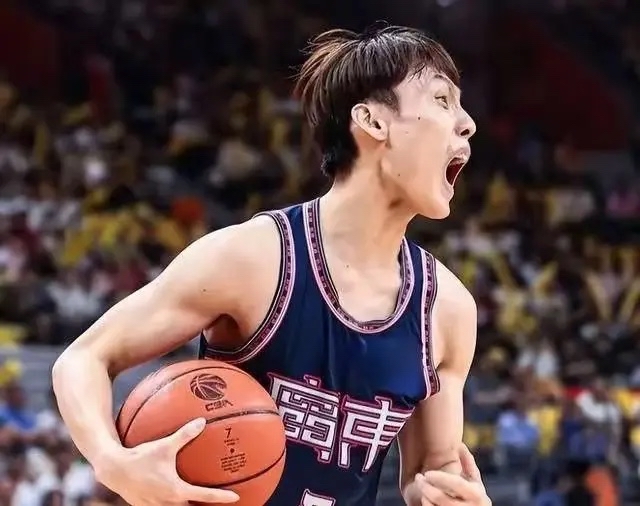 爱游戏体育地址-队员依靠实力，成功站在巅峰