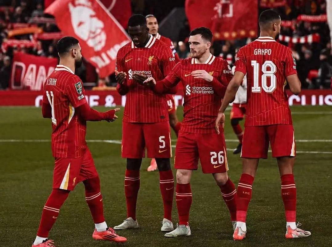 曼联大旗高举,欧冠冠军之路缤纷辉煌 曼联大旗高举,欧冠冠军之路缤纷辉煌