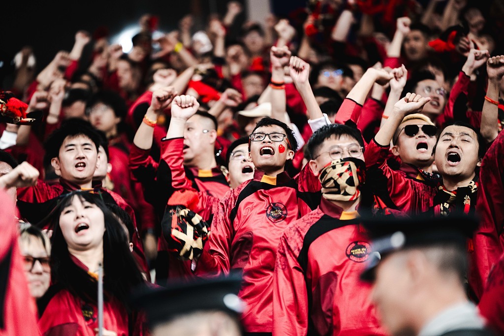 精彩瞬间回放,球迷沸腾欢呼 精彩瞬间回放,球迷沸腾欢呼