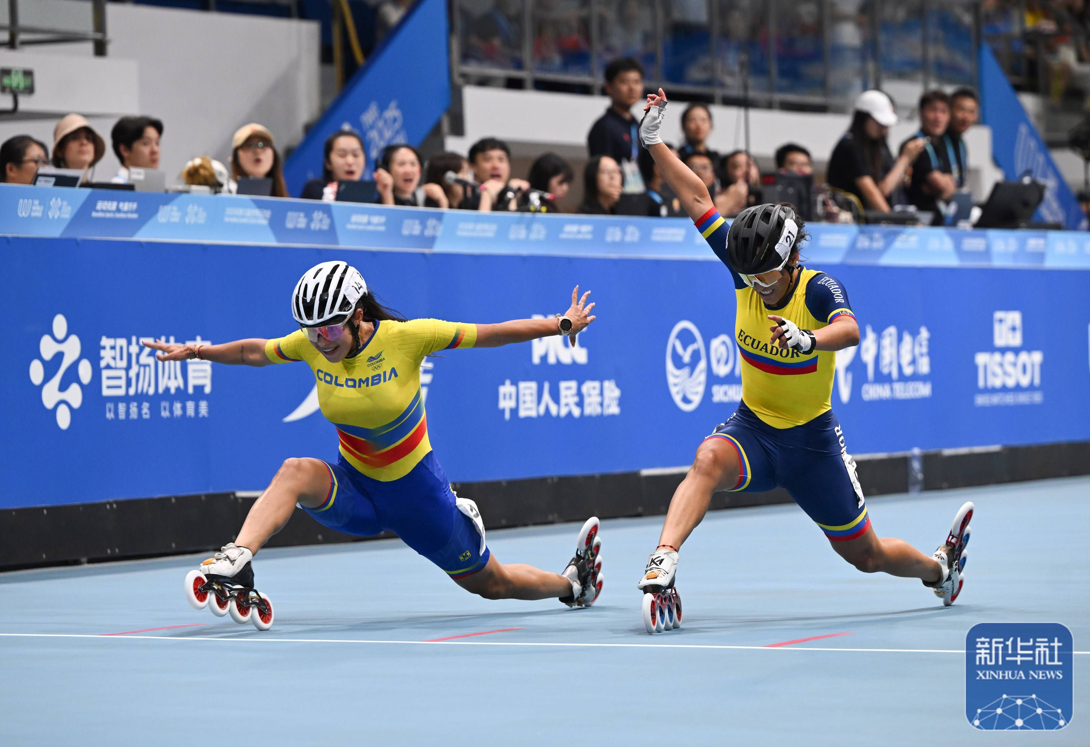 轮滑速度赛女子半决赛紧张刺激