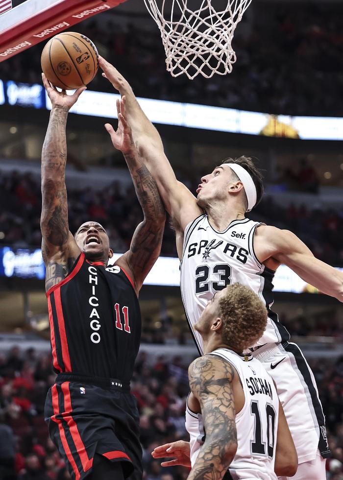 爱游戏官网-公牛队球员犯错连连深陷泥潭的简单介绍