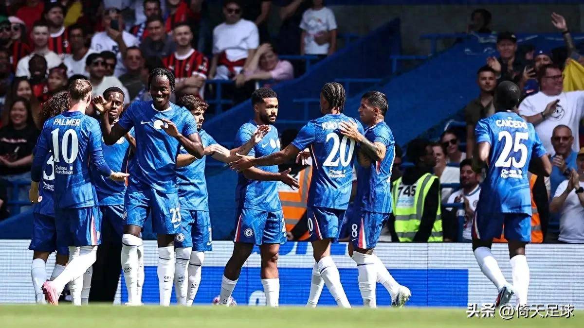 爱游戏体育下载-狭路相逢！比赛中球队遭遇困境惊险逃过