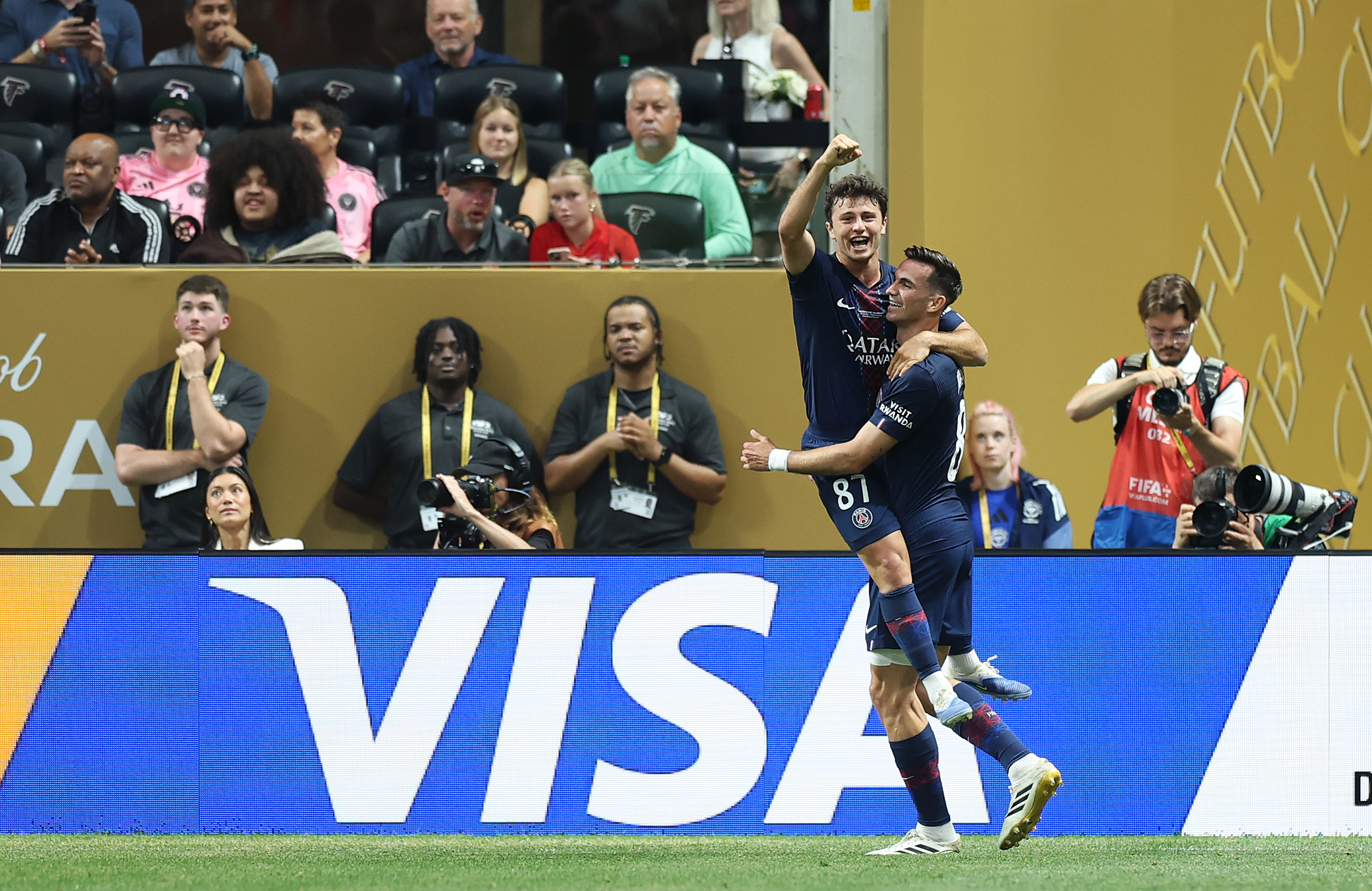 爱游戏官网-关于巴黎圣日耳曼淘汰小组赛，红蓝军团显露实力的信息