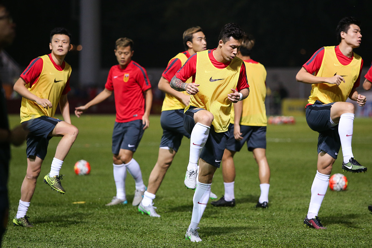 激烈角逐，亚洲足球赛场上的纷争的简单介绍