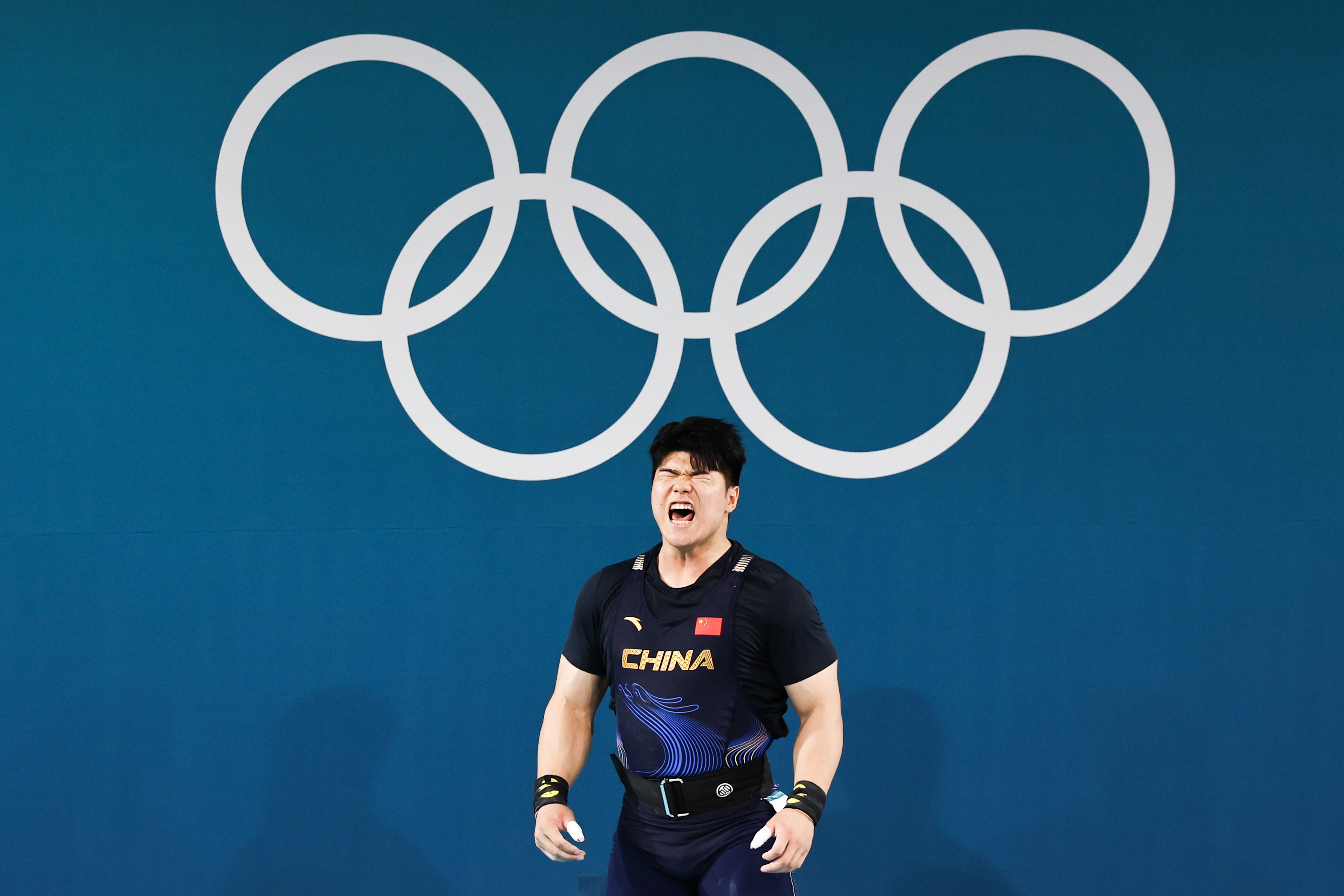 爱游戏体育网站-举重比赛中选手力挽狂澜取得佳绩