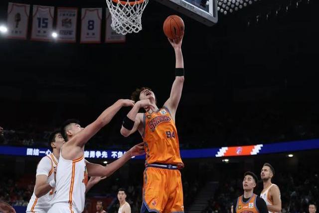 关于上海久事迎接CBA常规赛，主场鏖战夺冠热门球队的信息