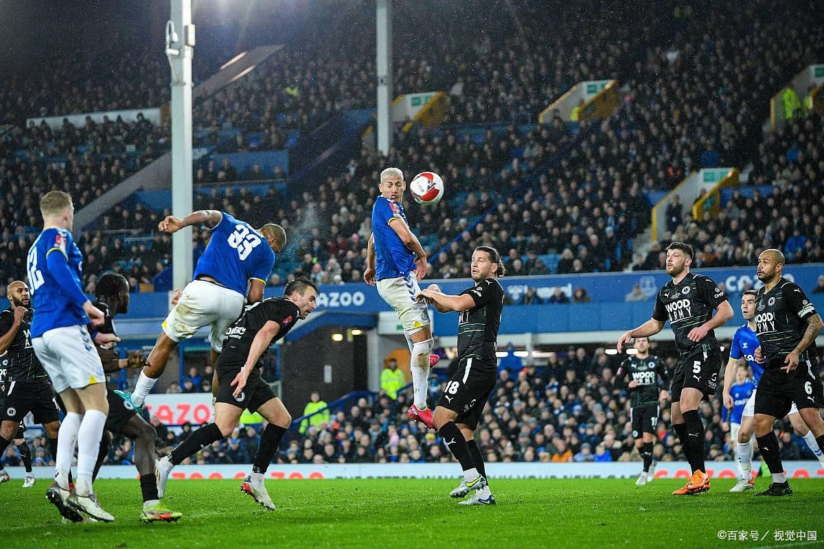 沃尔夫斯堡队长受伤下场,球队士气受到打击的简单介绍 沃尔夫斯堡队长受伤下场,球队士气受到打击的简单介绍