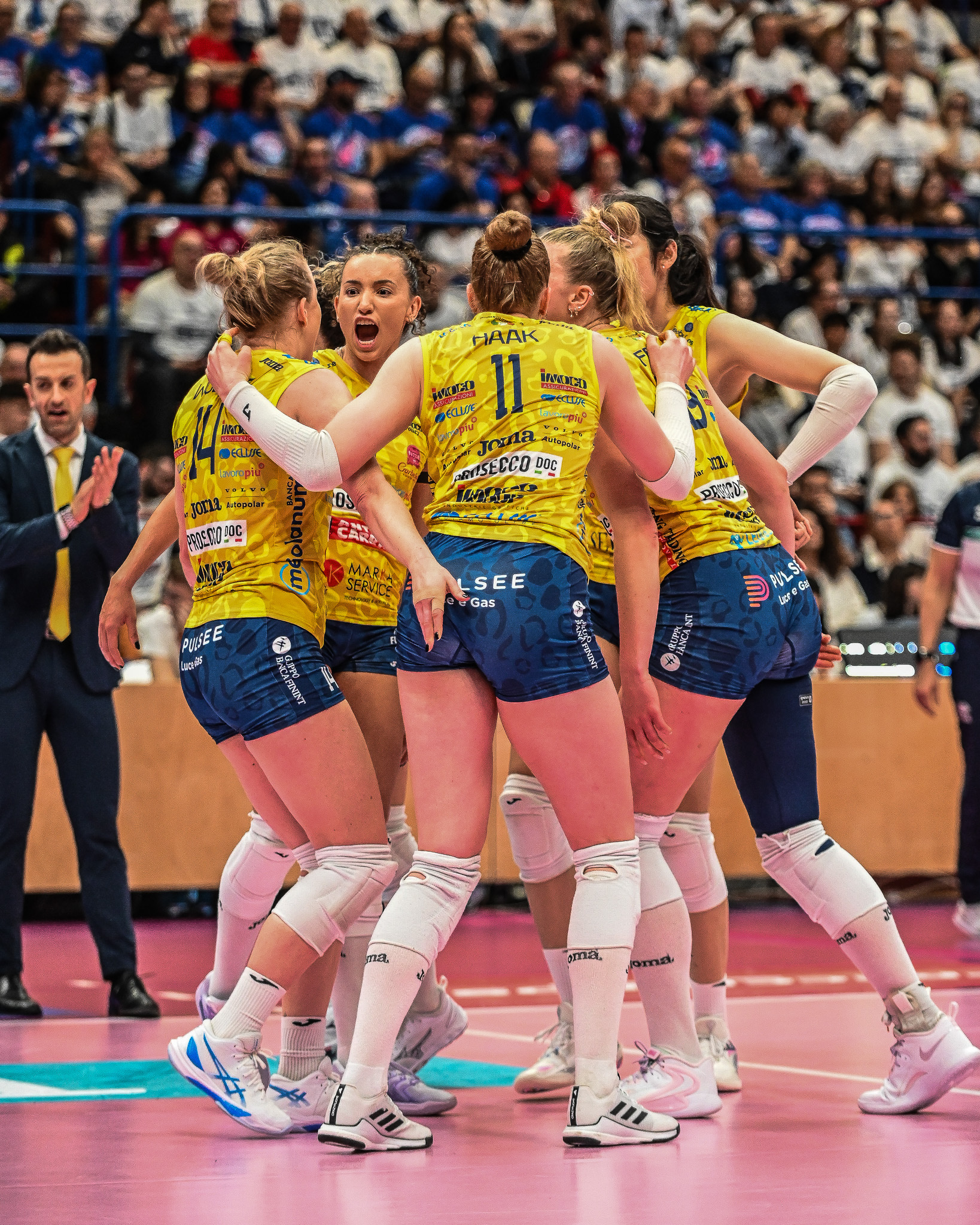 意大利女足在比赛中表现优秀,成功晋级半决赛 意大利女足在比赛中表现优秀,成功晋级半决赛