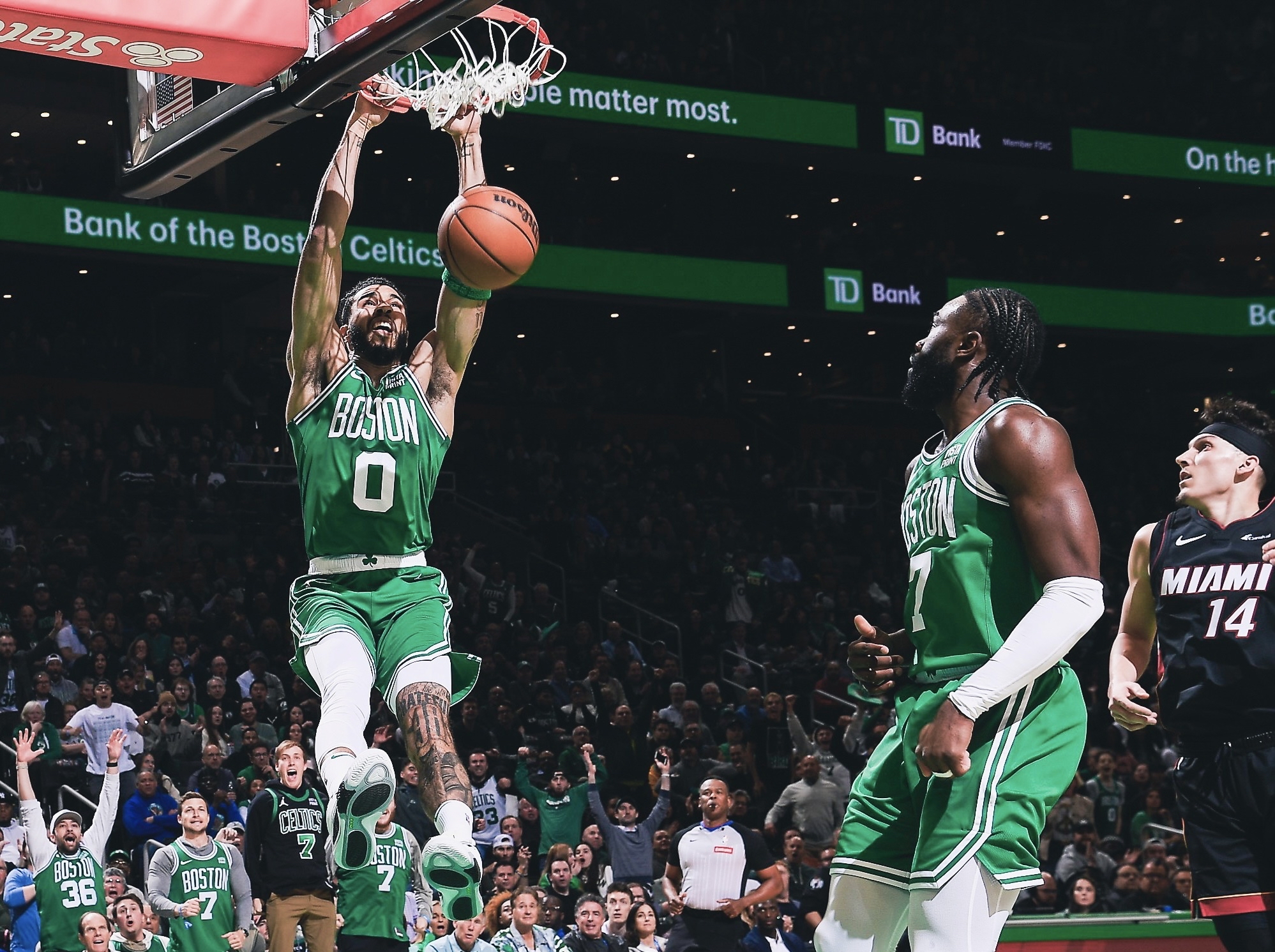 凯尔特人大胜热火,实力强劲! 凯尔特人大胜热火,实力强劲!