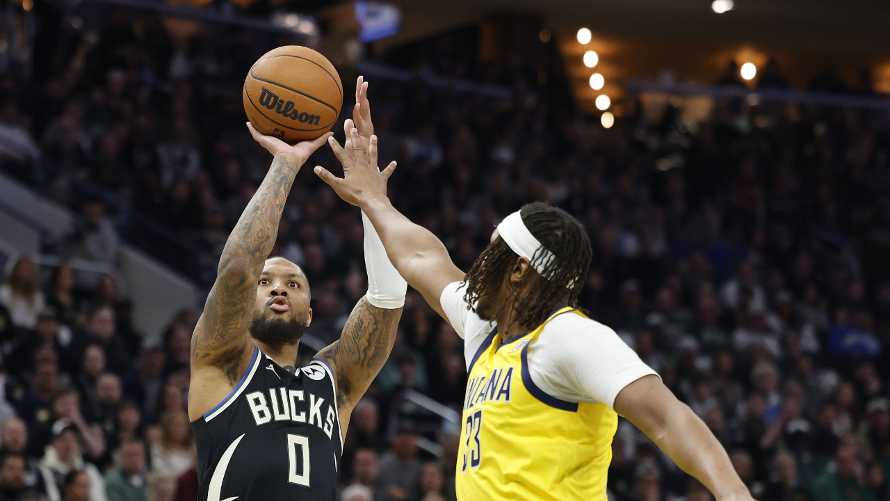 爱游戏体育网站-雄鹿客场取胜步行者，继续磨砺