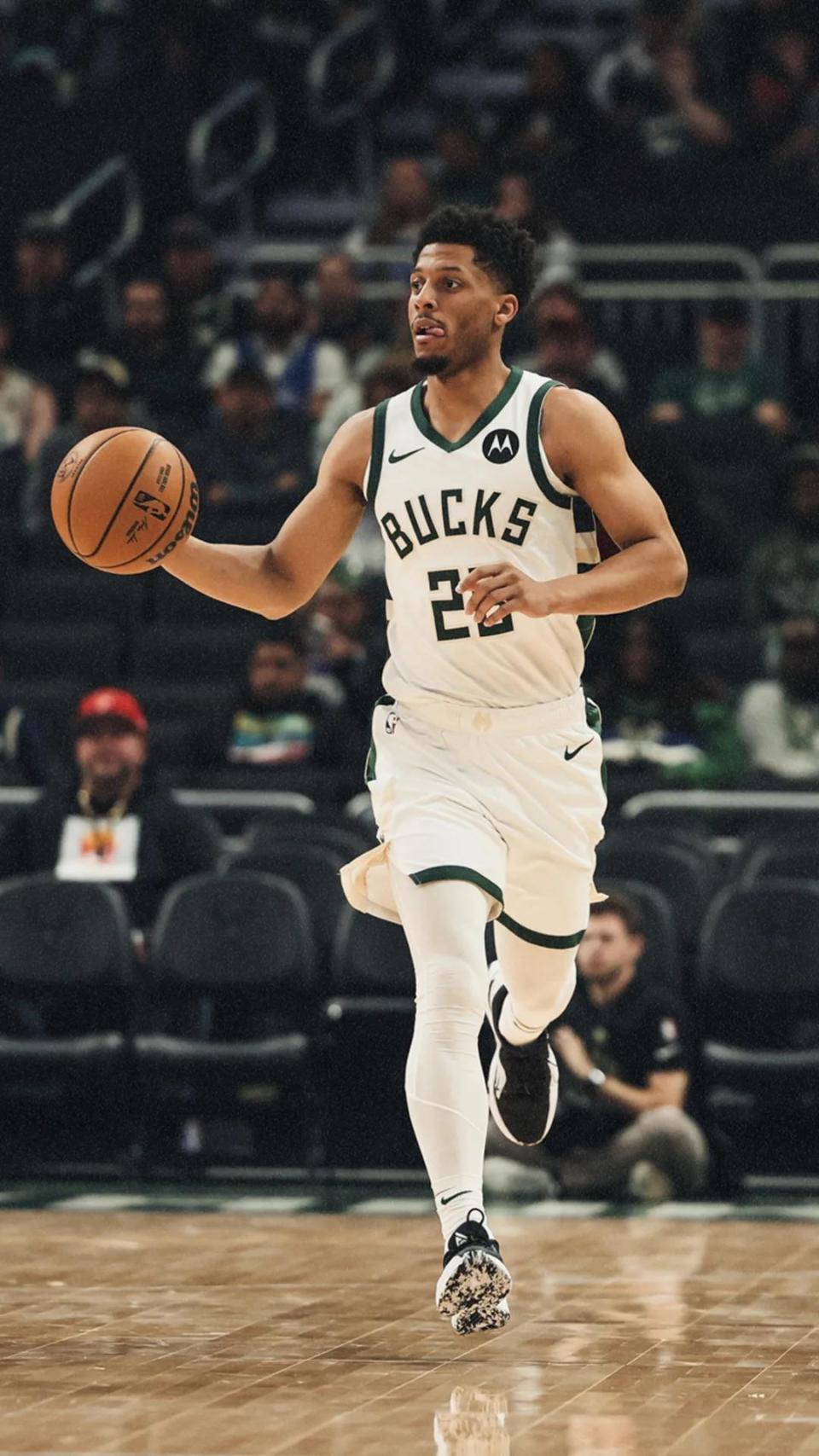 雄鹿逆转公牛,取得胜利 雄鹿逆转公牛,取得胜利