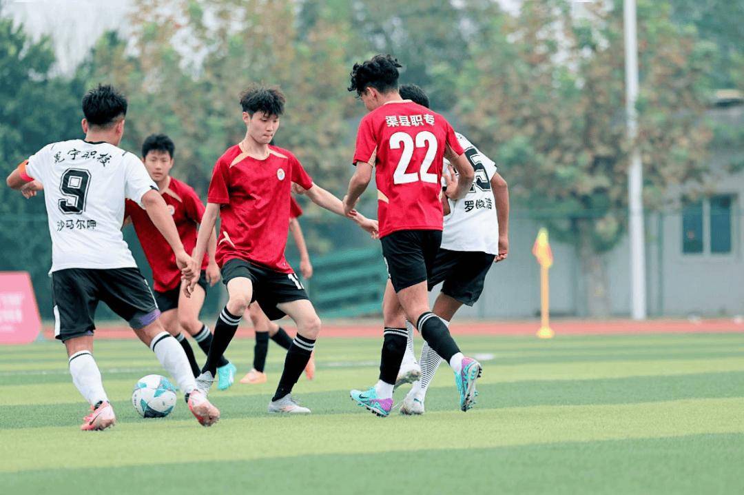 爱游戏体育平台-足球比赛的精湛技艺成为人们热议话题