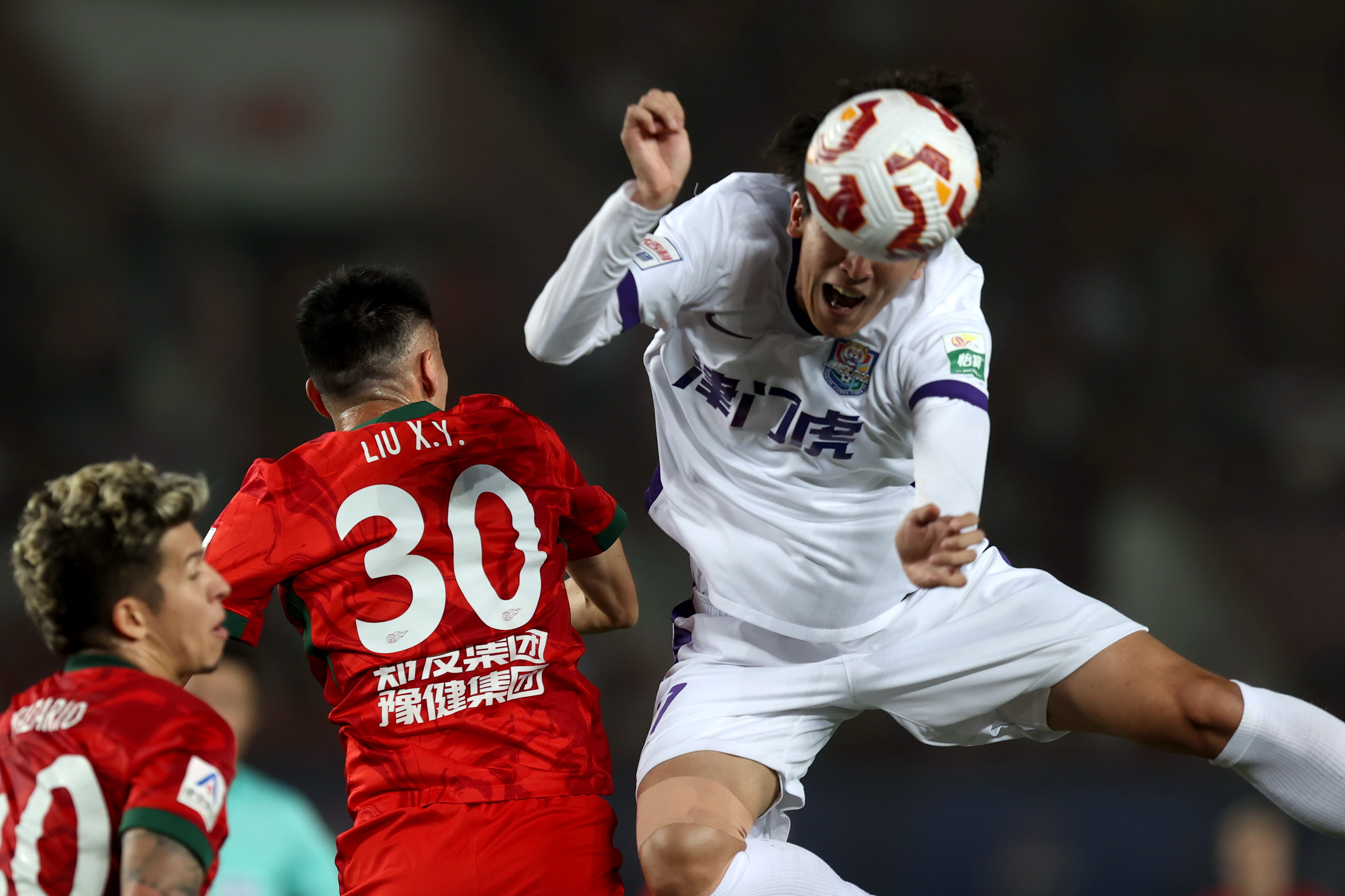 关于河南足球俱乐部临场表现出色,斩获关键胜利的信息 关于河南足球俱乐部临场表现出色,斩获关键胜利的信息