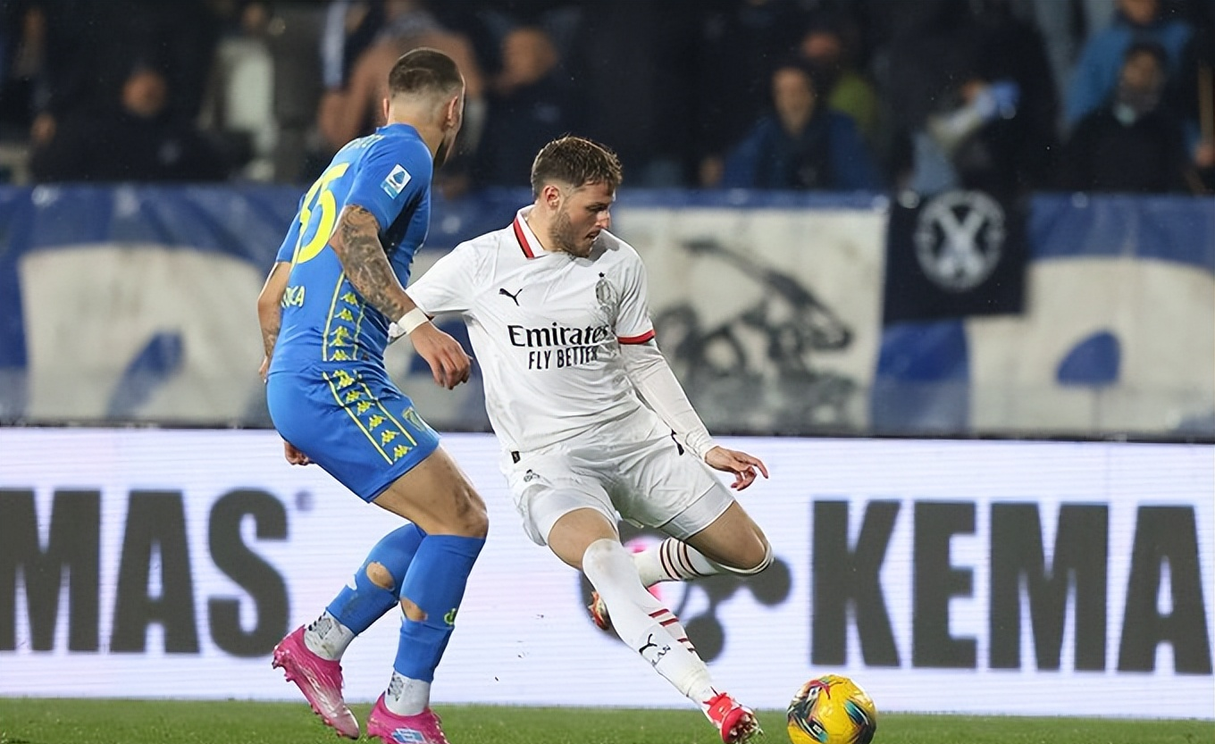 罗马城内大战,AC米兰险胜对手夺分的简单介绍 罗马城内大战,AC米兰险胜对手夺分的简单介绍