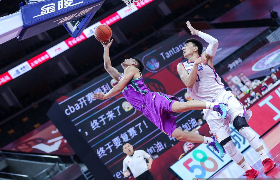 爱游戏在线登录-山东队客场逆转成功，拿下宝贵一胜的简单介绍