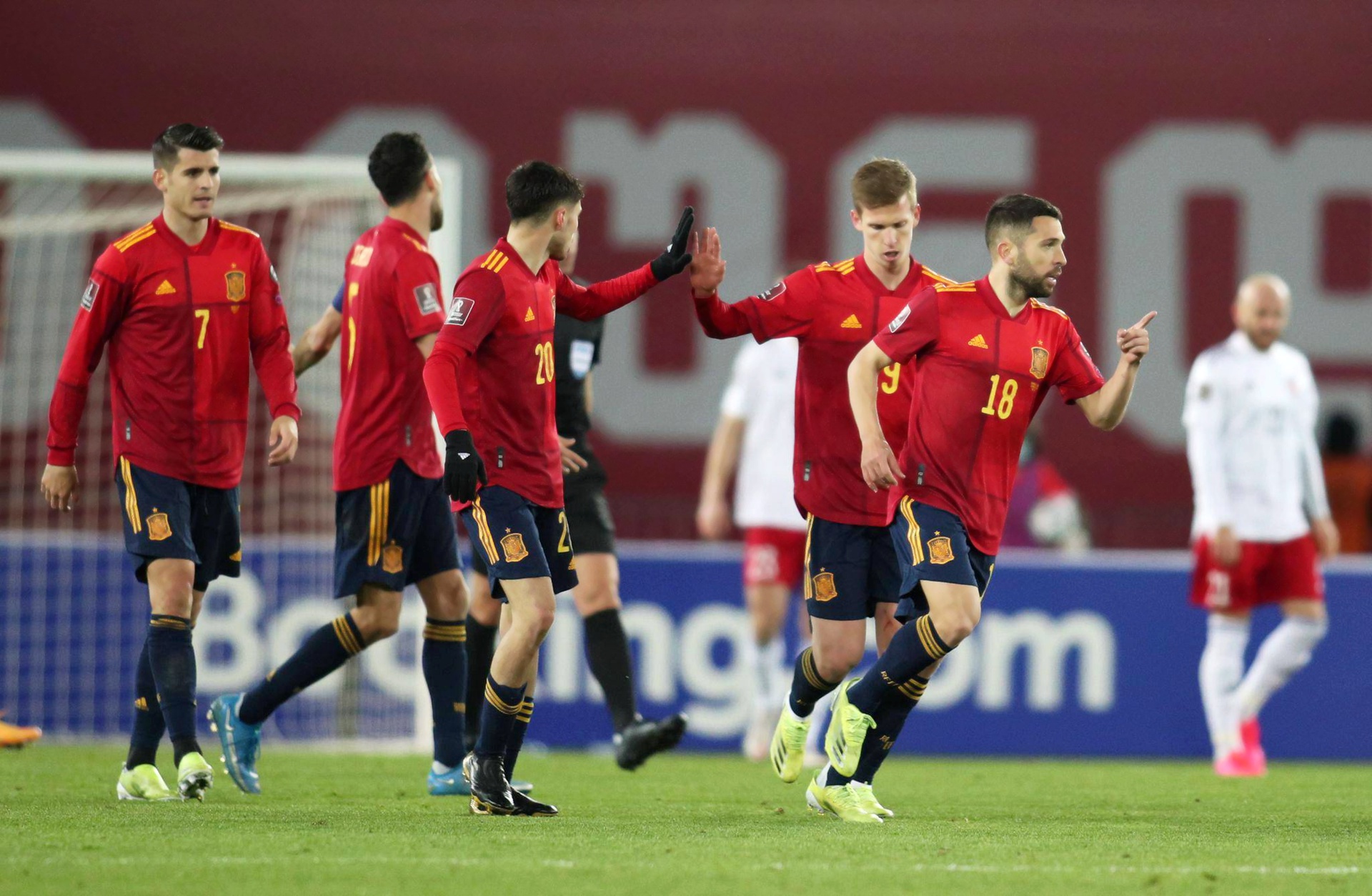 爱游戏官网-欧洲杯淘汰赛次回合大战即将展开，胜利者晋级