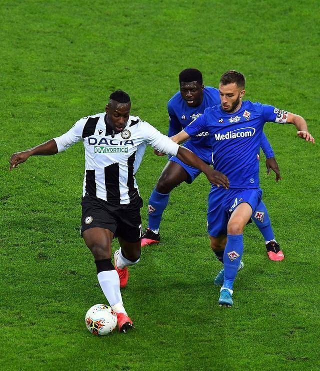 乌迪内斯惊险逃生,门兴抢得一分的简单介绍 乌迪内斯惊险逃生,门兴抢得一分的简单介绍