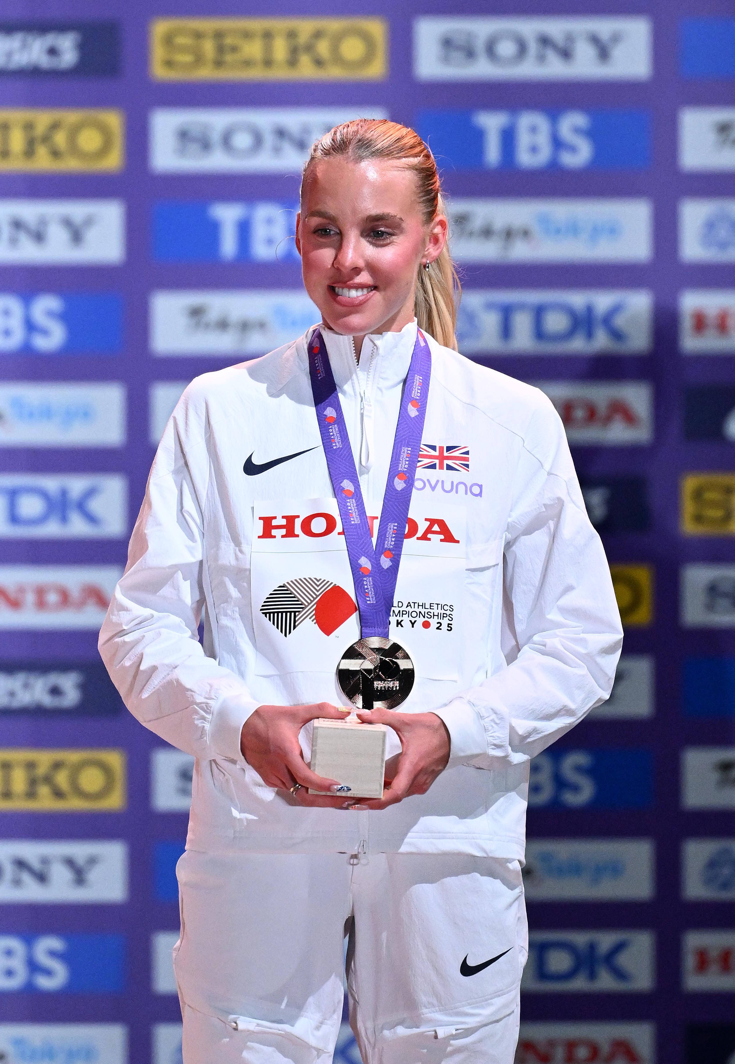 爱游戏体育网站-包含荷兰田径健将赢得冠军，闪耀奥运赛场的词条