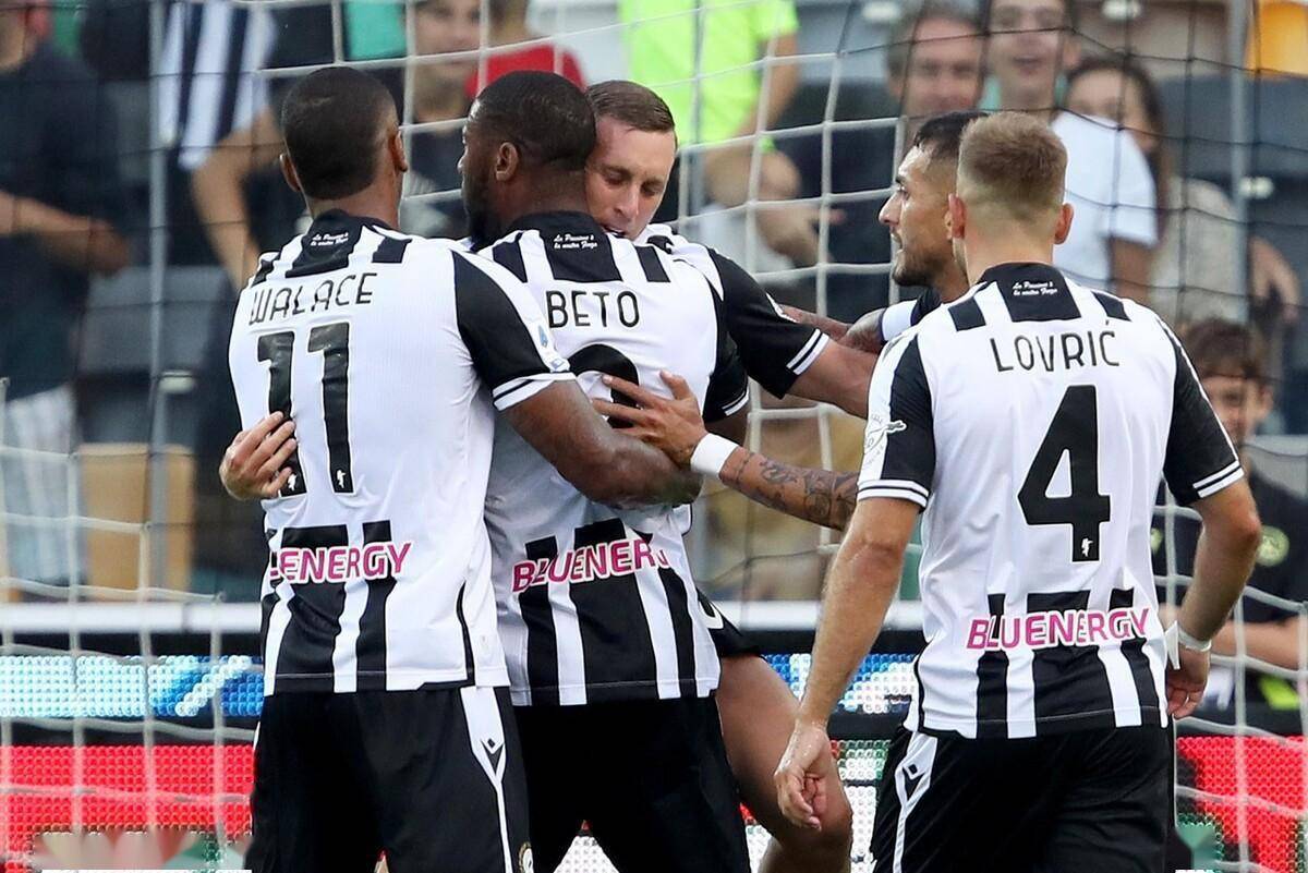 关于AC米兰客场惨败，积分差距扩大的信息