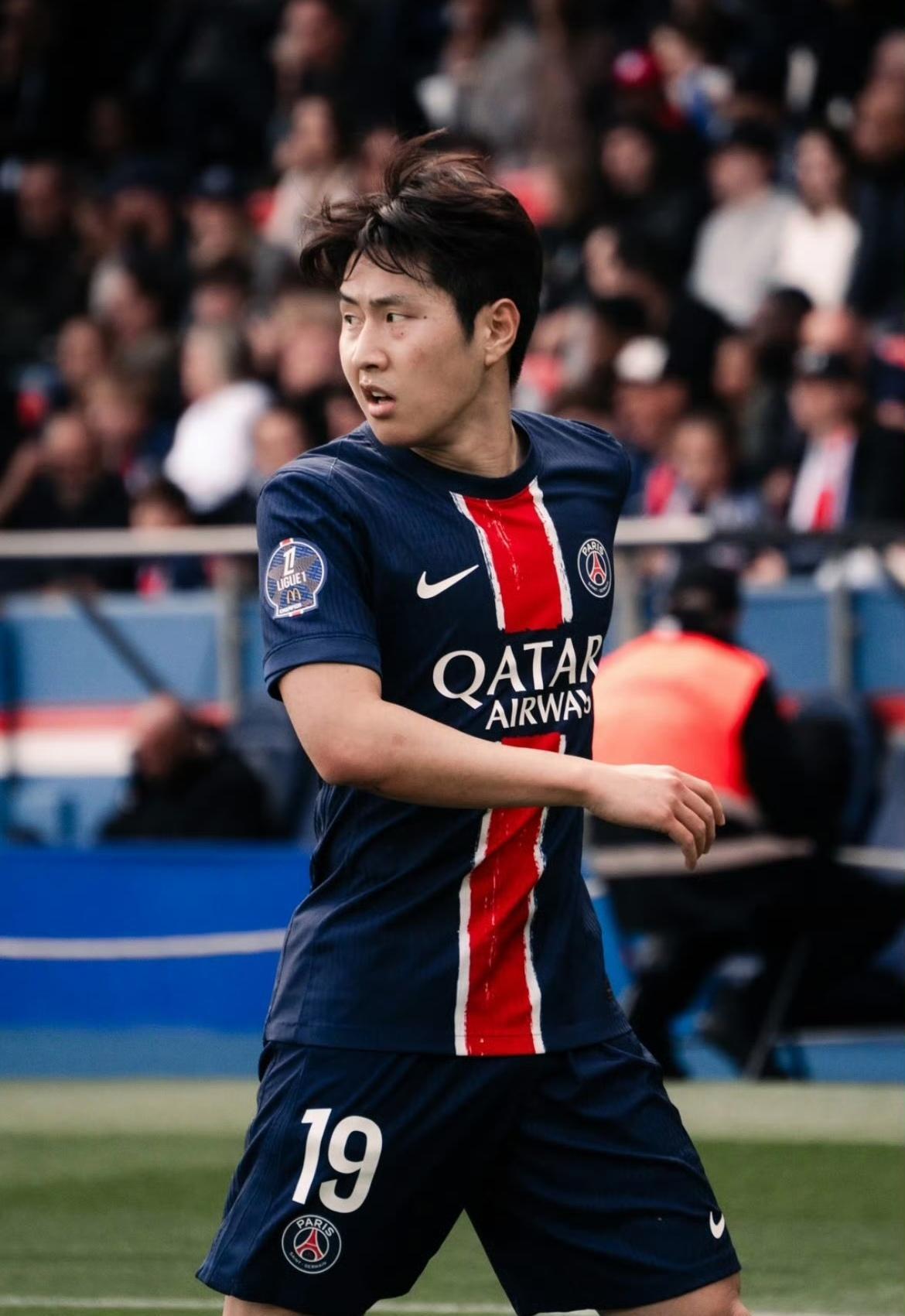 包含AC米兰前锋迎来爆发，成为球队锋线重要火力的词条