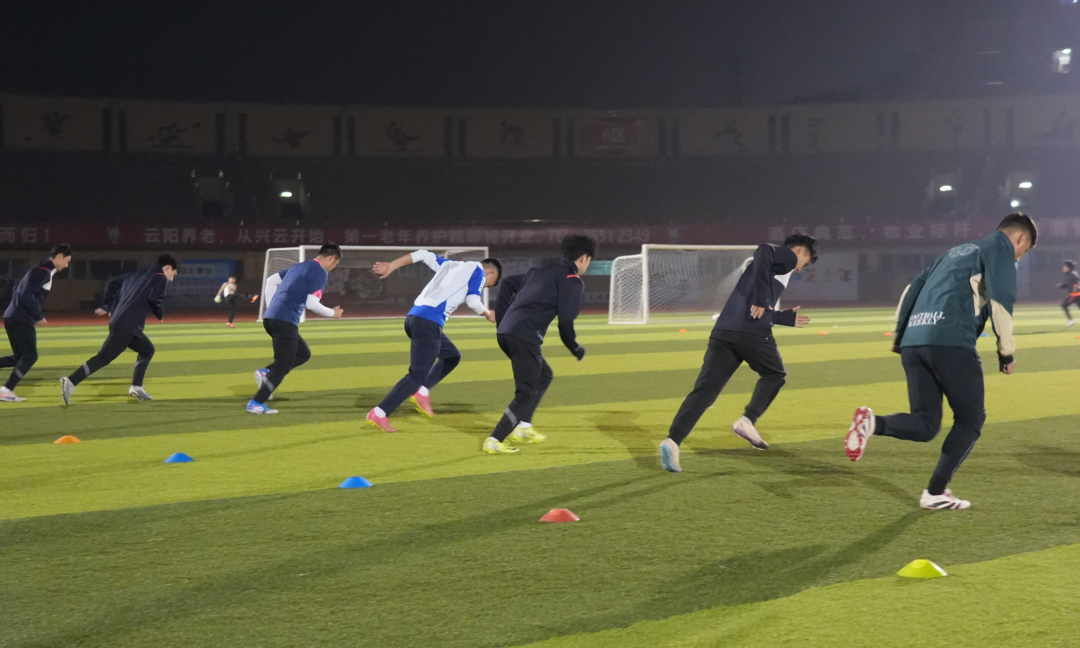 积极备战！某队预备迎接下一轮比赛挑战